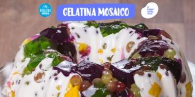 Fotografia de uma gelatina mosaico grande e o logo de Receitas Nestlé e Iogurtes.